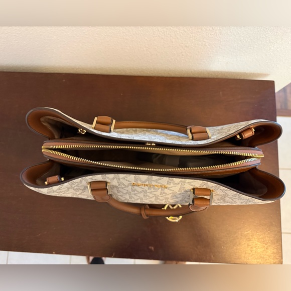 Michael Kors Savannah Large Satchel Cream and Brown Signature Tote - Picture 3 of 10